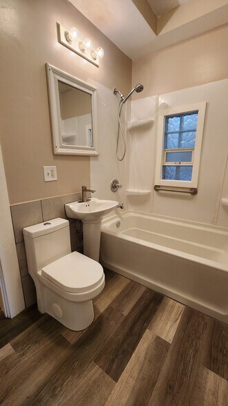 Bathroom - 1422 26th Ave N