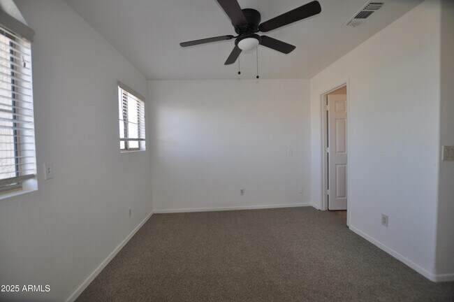 Building Photo - 2346 S Navajo Way