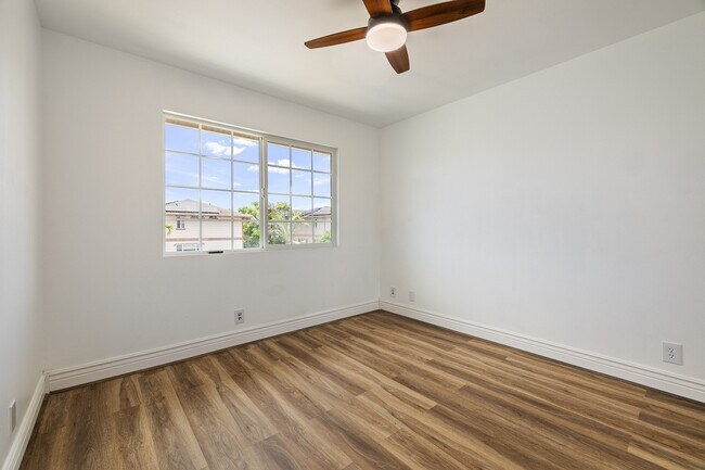 Building Photo - 3 bed plus Office room, 3 bathroom single family house.