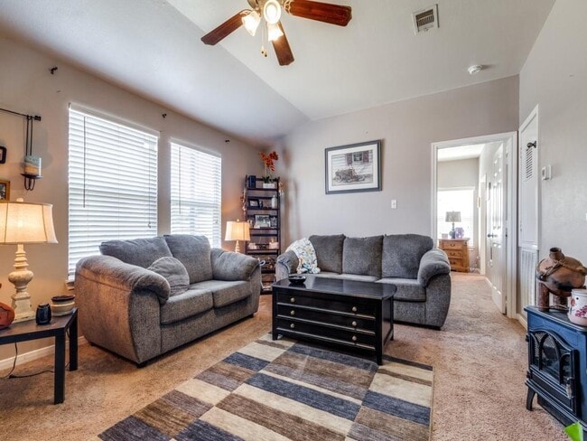 Building Photo - 9651 Oak Hill Dr