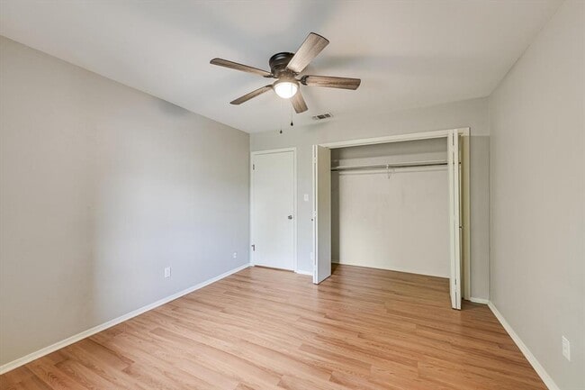 Building Photo - 6718 Silvermine Dr