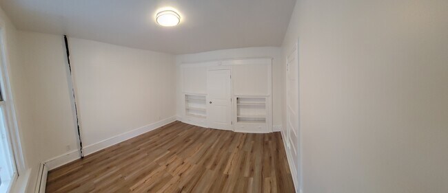 Building Photo - 463 N Franklin St