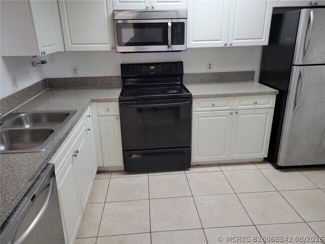 Building Photo - 5005 Wiles Rd