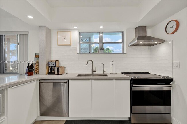 Building Photo - 7939 West Dr