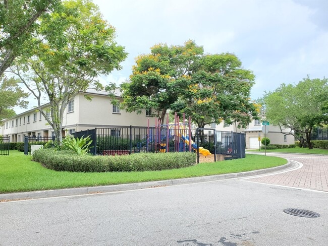 Building Photo - 1221 Lucaya Dr