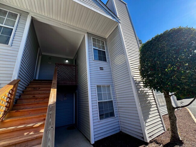 Building Photo - 2 bedroom 2 bathroom condo blocks from the Virginia Beach Oceanfront.