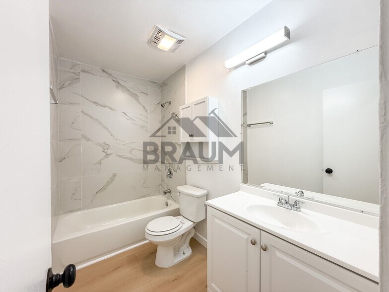 Building Photo - 4636 Laurel Canyon Blvd