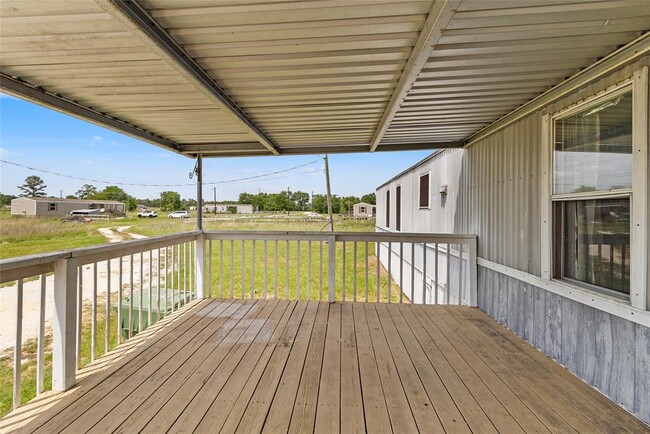 Building Photo - 675 FM 1696