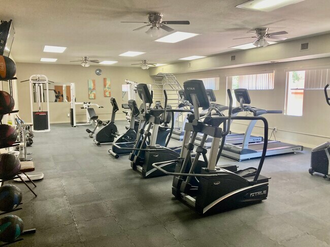 Building Photo - 4303 E Cactus Rd