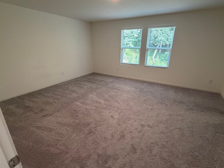 Master Bedroom - 628 Knightsbridge Ln