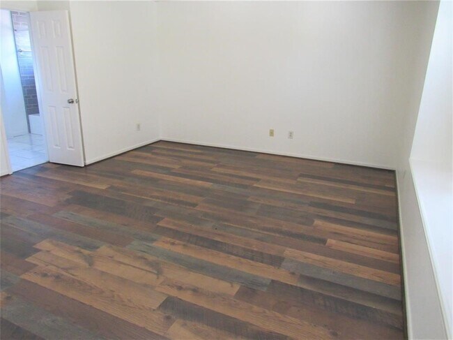 Building Photo - 18822 Timber Way Dr