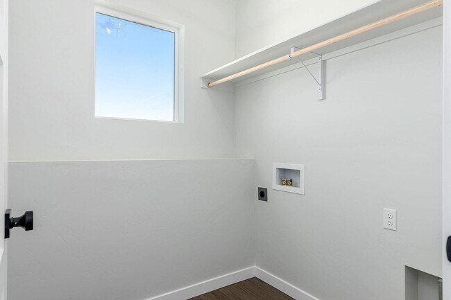 Building Photo - 6821 W Riverwood St