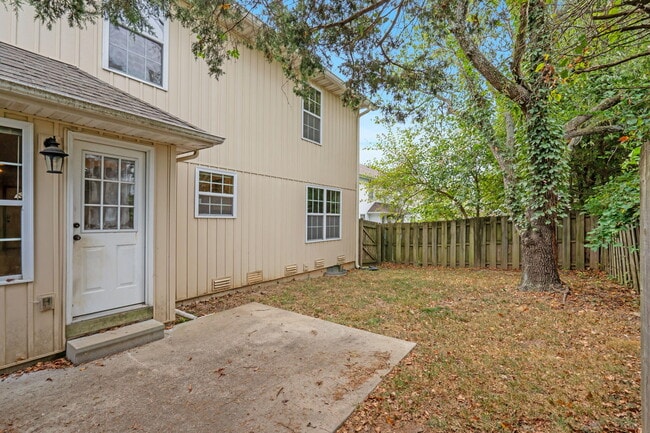 Building Photo - 717-719 E Watermill Cir