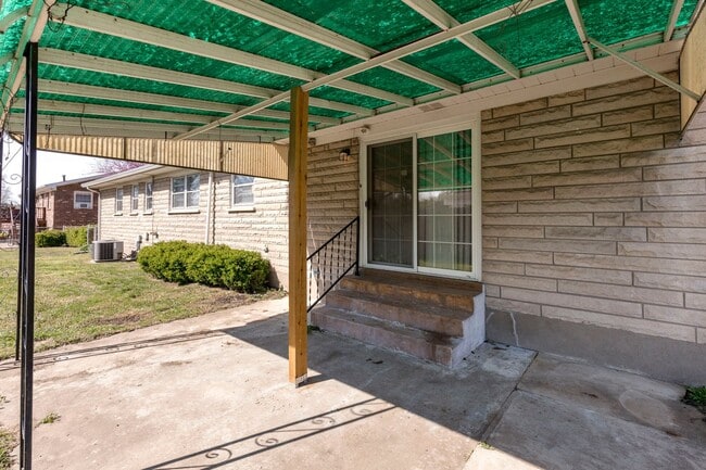 Building Photo - 1702 Bonnyville Blvd