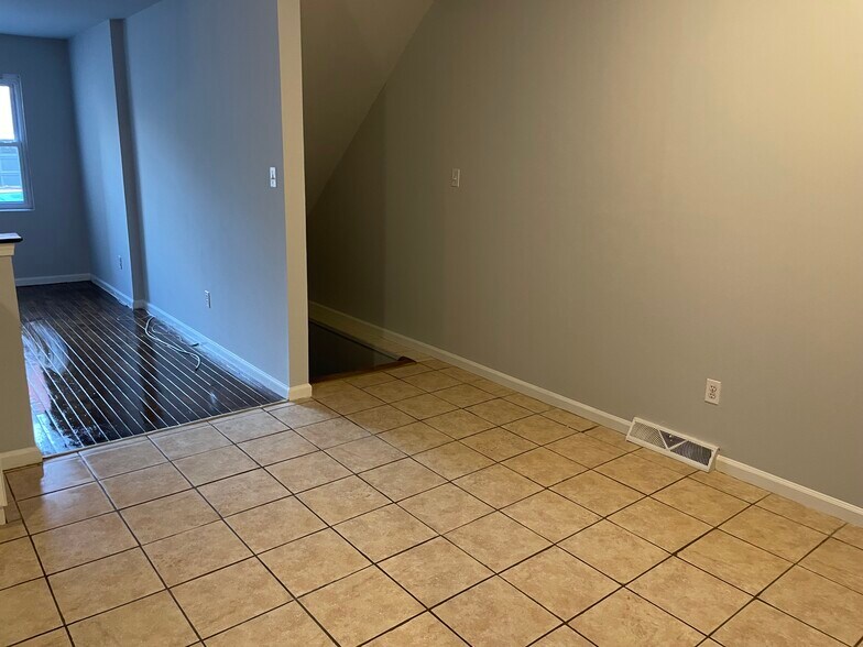 Building Photo - 944 New Market St