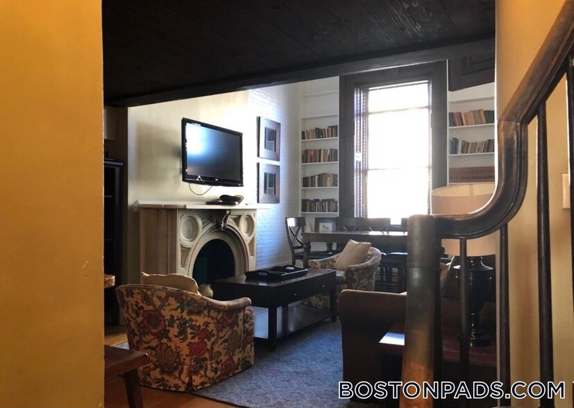 Building Photo - 113 Beacon St