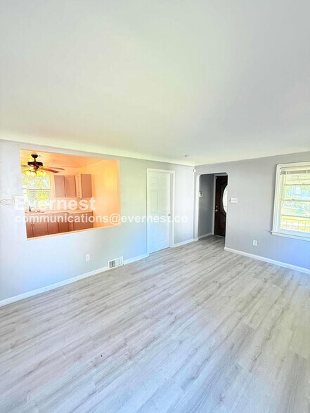 Building Photo - 5134 Hereford St