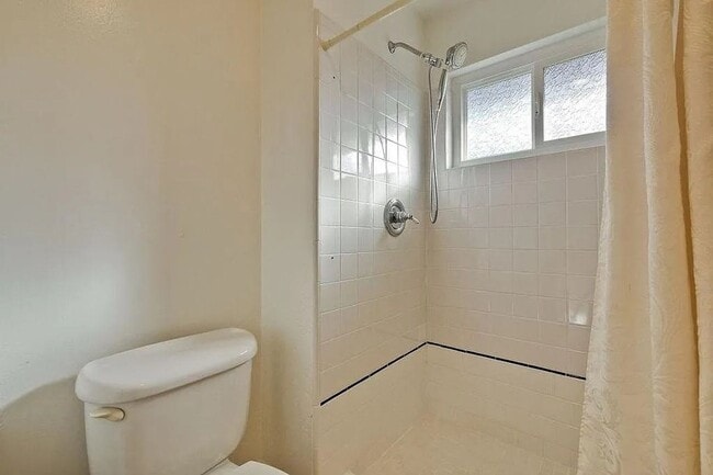 Building Photo - Sharp 3 Bedroom 2 Bath Single Family Home in Desirable Blossom Valley Neighborhood
