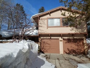 Building Photo - Large furnished 4 bedroom home with 2 car garage