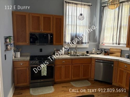 Building Photo - 112 E Duffy-