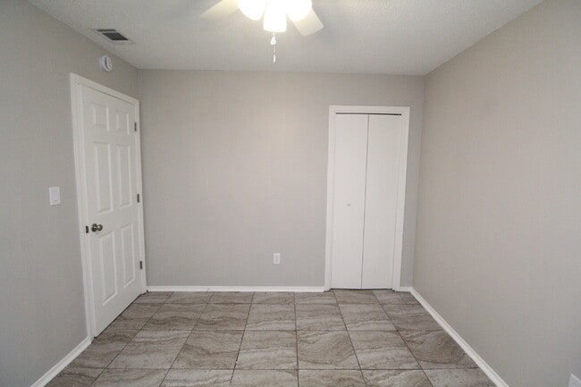 Building Photo - Updated 2-Bedroom Apartment with Private Patio and Move-In Special! –1/2 Off First Month Rent!