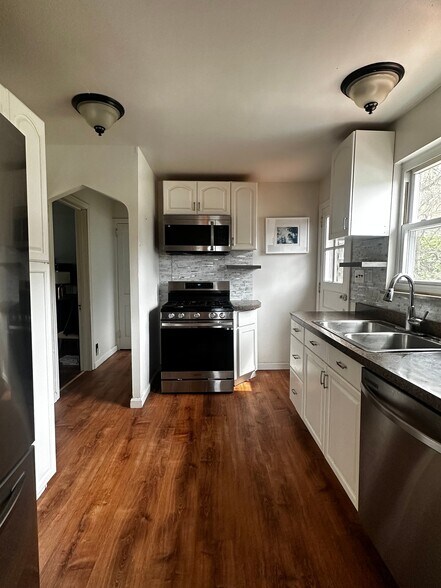 Building Photo - 1526 Edwards St