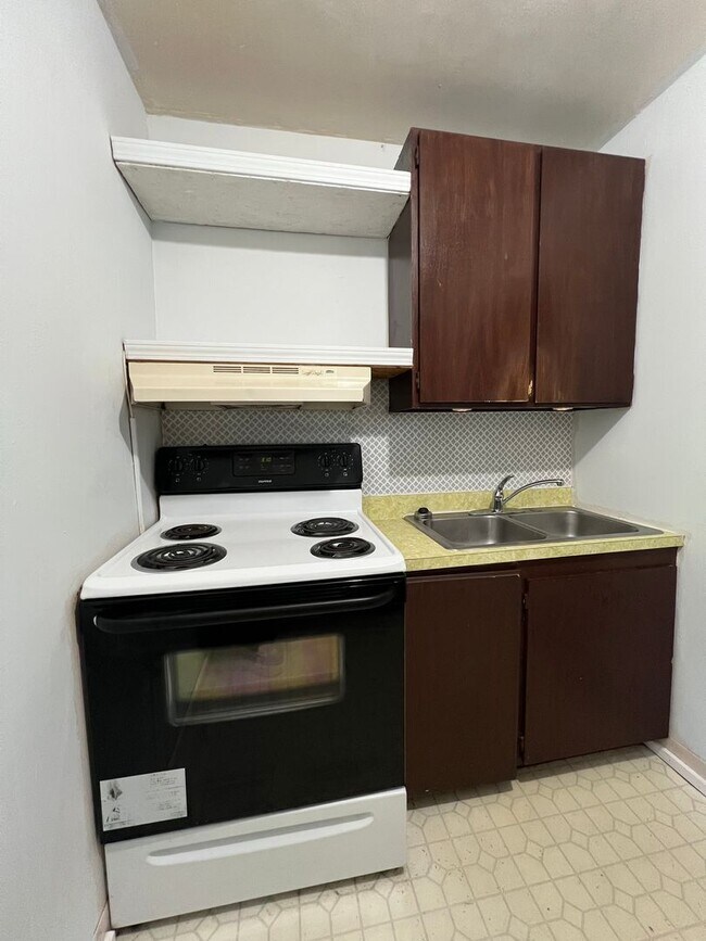 Building Photo - 2129