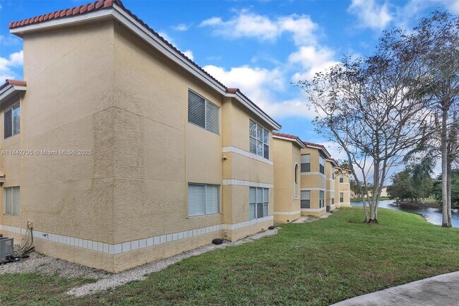 Building Photo - 12980 Vista Isles Dr