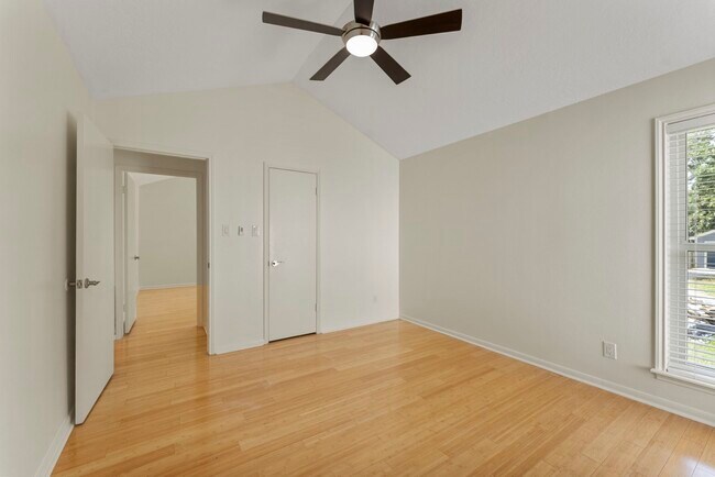 Building Photo - 3920 Brookhaven Dr