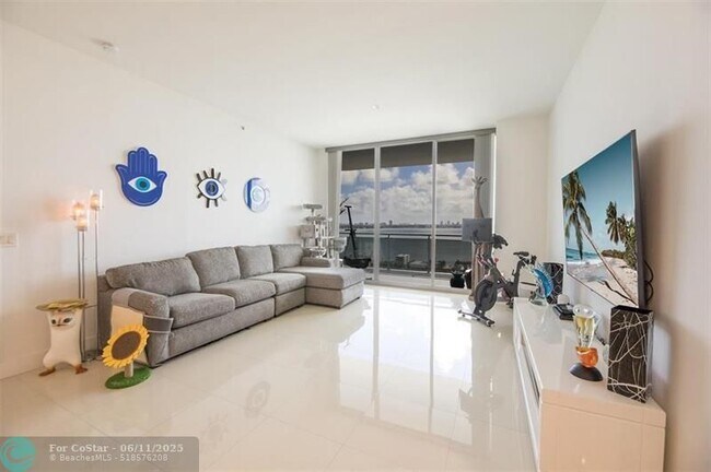 Building Photo - 7901 Hispanola Ave