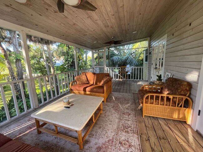 Building Photo - 2732 Weeks Ave