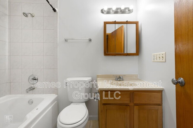 Building Photo - 2711 W Congress Pkwy