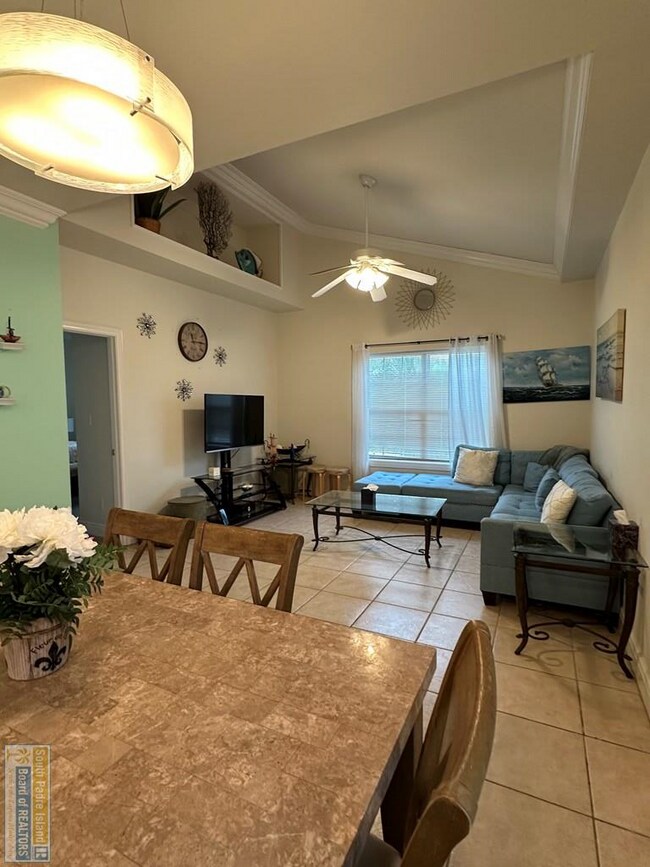 Building Photo - 111 E Polaris Dr