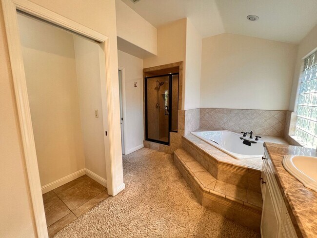 Building Photo - SOUTHWEST BAKERSFIELD