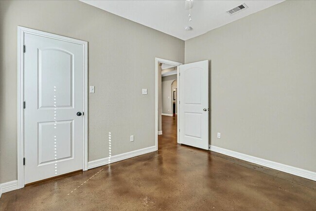 Building Photo - 7237 Lake Tranquility Dr