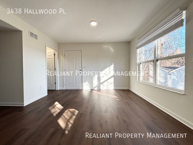 Building Photo - Spacious & Modern Living in a Beautifully ...