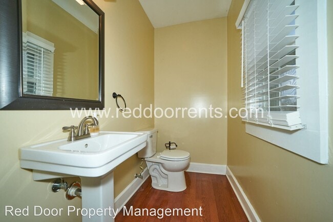Building Photo - 4 br, 1.5 bath House - 2955 Broadway St