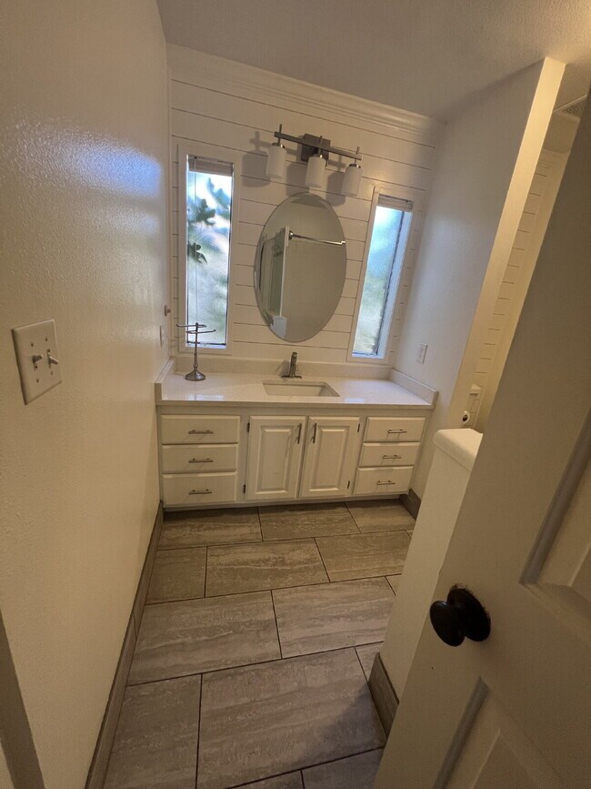 Building Photo - "Spacious 4-Bed Oasis with 3.5 Baths in Charming St. George!"