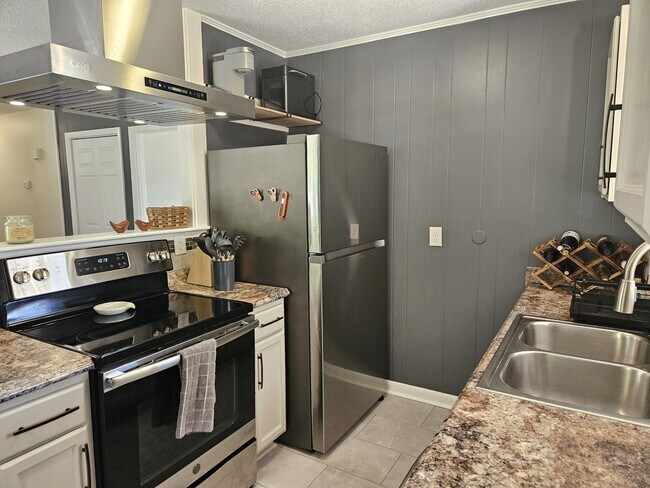 Building Photo - 6659 Julliard Dr