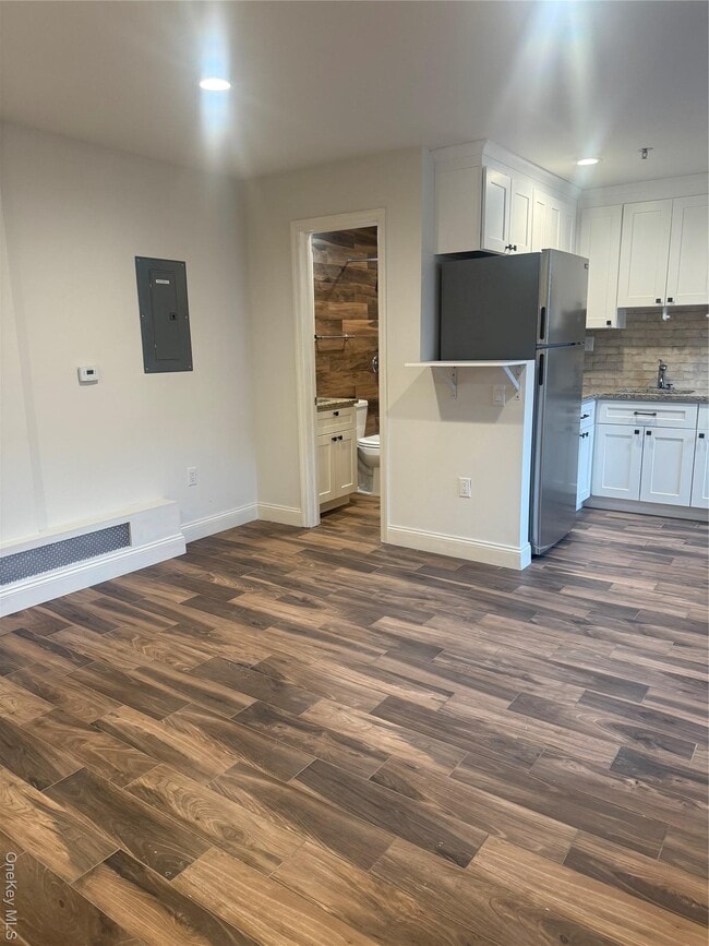 Building Photo - 106 Hempstead Turnpike