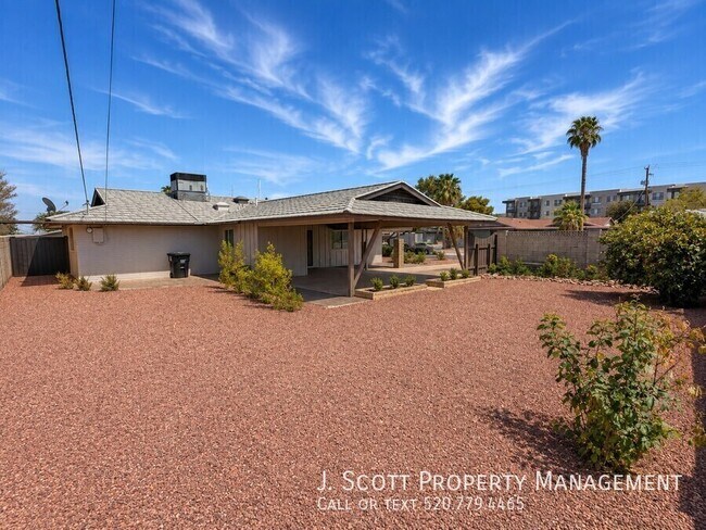 Building Photo - 6522 E Palm Ln