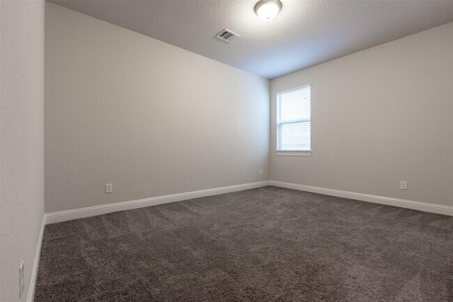 Building Photo - 16611 Highland Country Dr