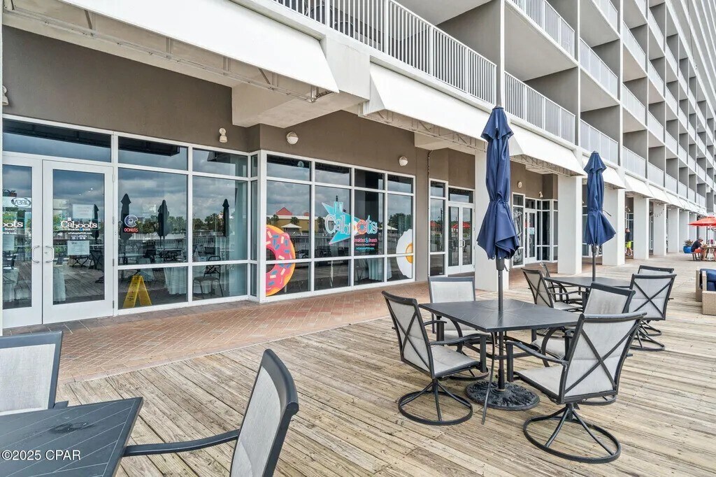 Breakfast onsite - 9860 S Thomas Dr