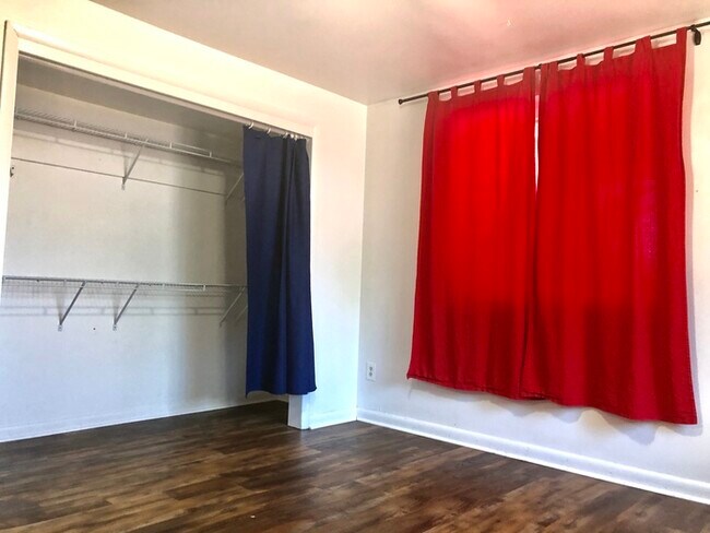 Building Photo - Stunning Duplex in Greeley