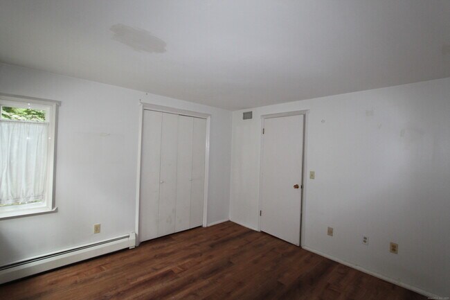 Building Photo - 6 Lyle Ct