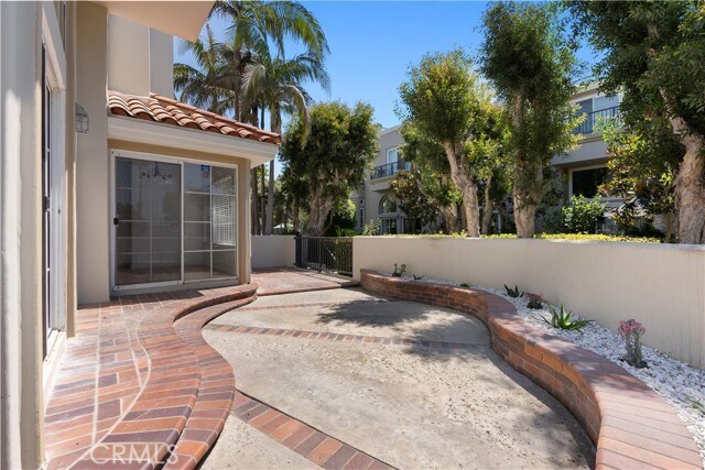 Building Photo - 6042 Shadowbrook Cir