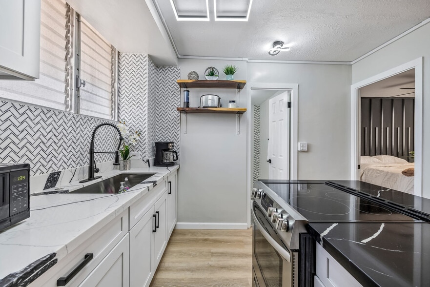 Building Photo - 225 Lili?uokalani Avenue-SI ID1234486P