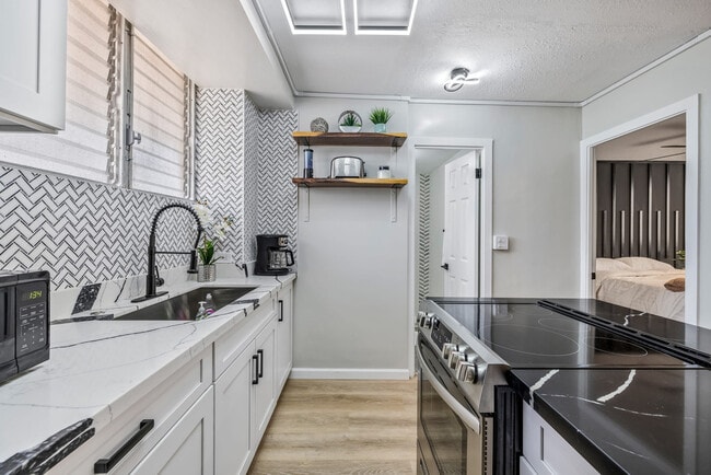 Building Photo - 225 Lili?uokalani Ave