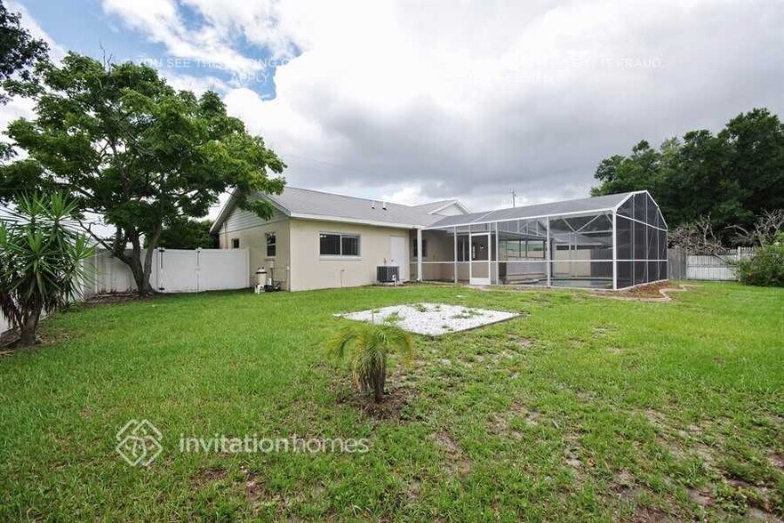 Building Photo - 3253 Little Sound Dr