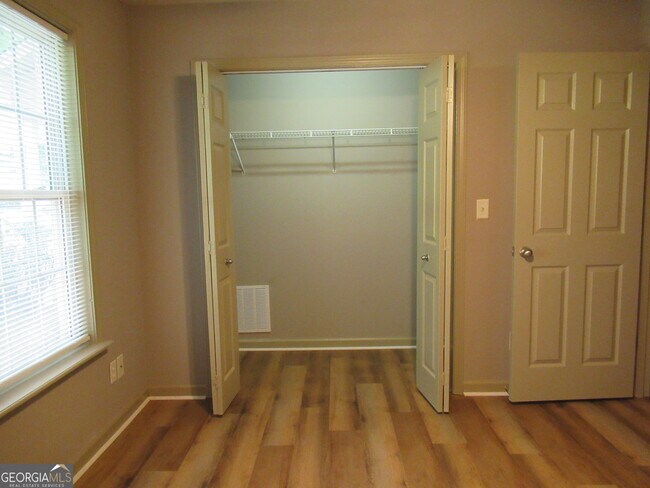 Building Photo - 95 Live Oak Rd